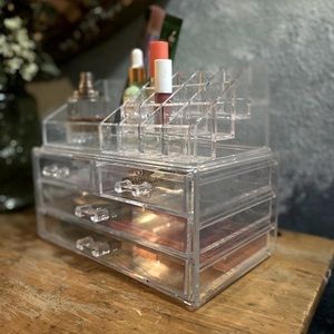 Clear makeup/jewelry holder and organizer